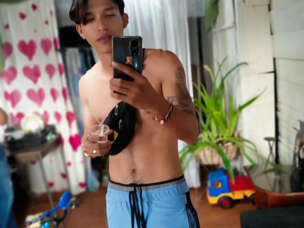 TommyGun_22: онлайн-секс-чат