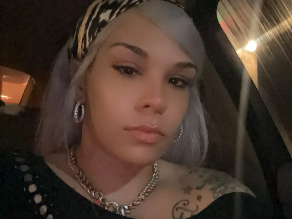 MIAAMORwinter's Offline Chat Room