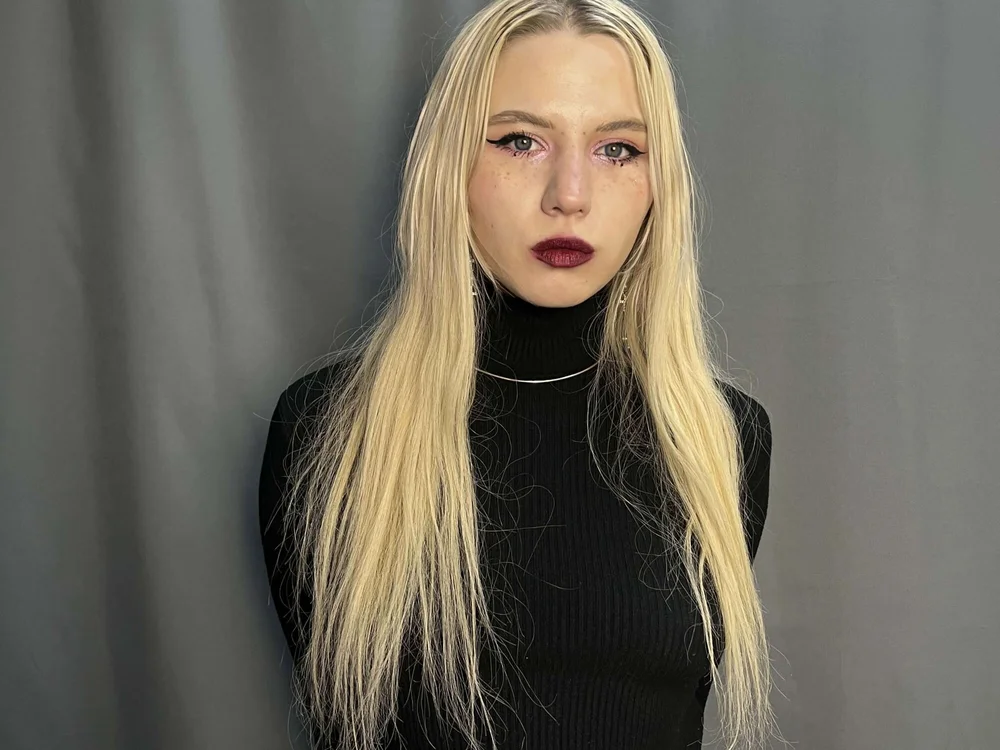 GladyDarras cam model