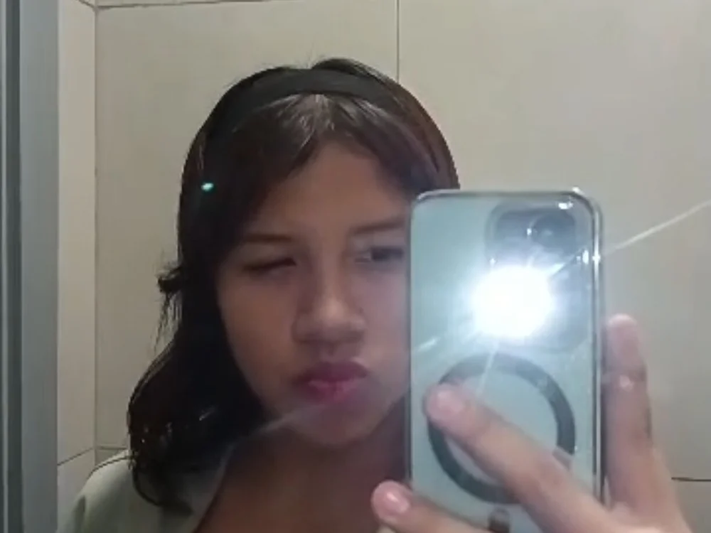 Emimii Obrolan XXX Offline