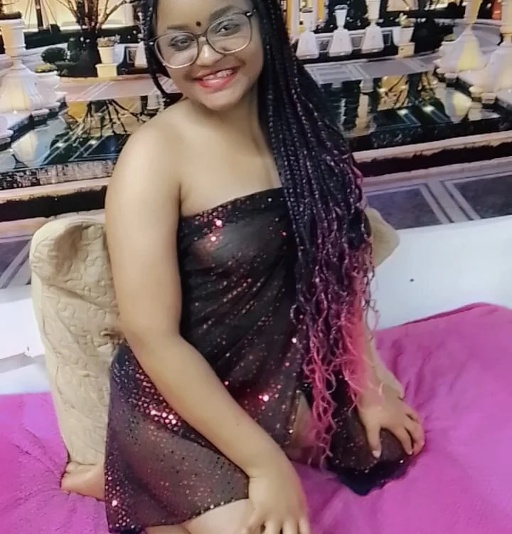 IndianPrettyLady's Offline Chat Room