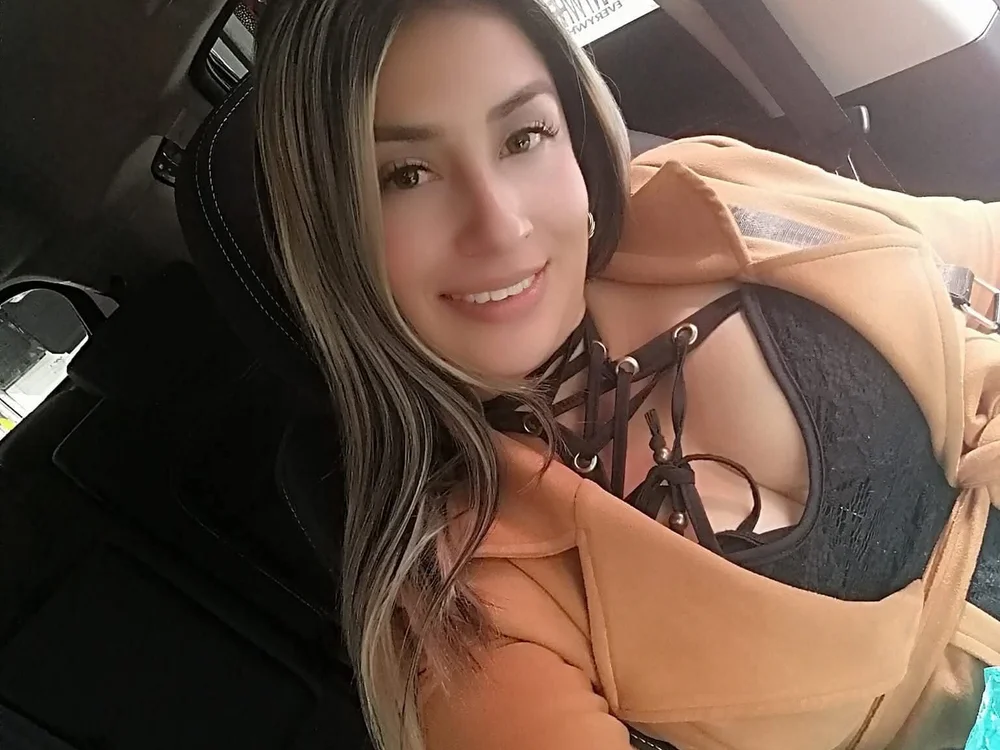 Natacha_24's Offline Chat Room
