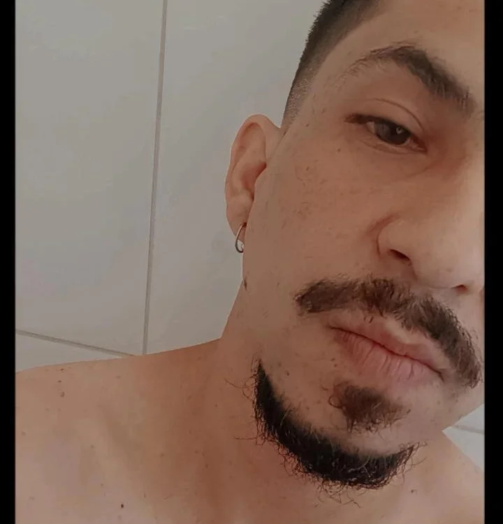 kenivelazuu's Offline XXX Chat