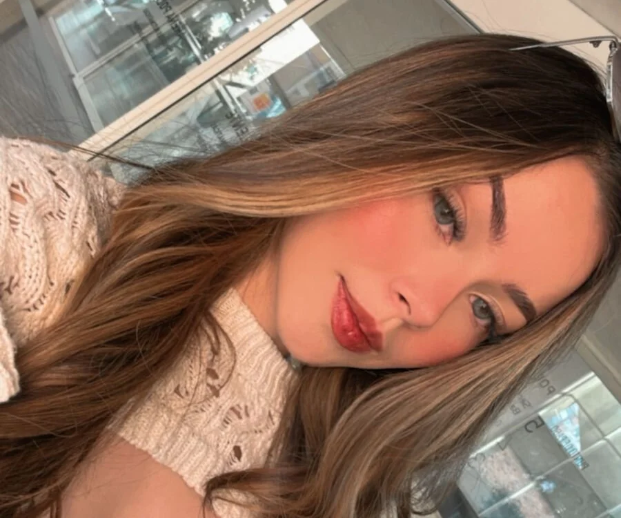 LauraWildee অফলাইন চ্যাট রুম