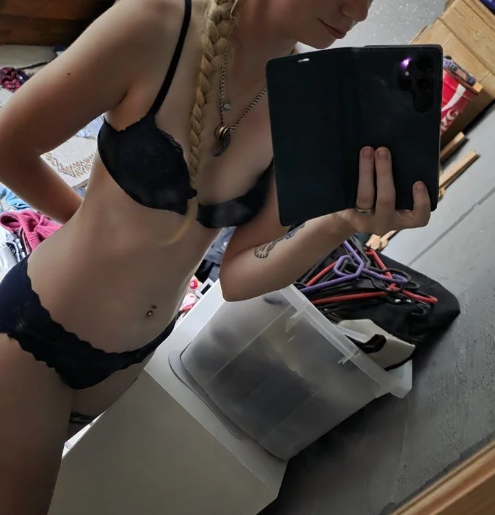 SavannahCream Adlı Modelin Çevrimdışı XXX Sohbeti