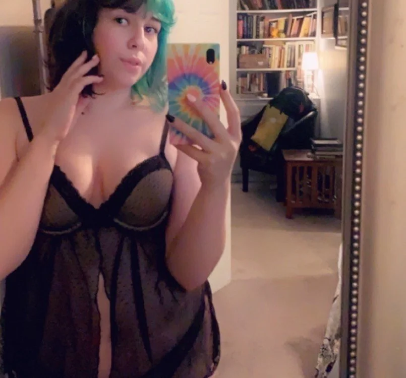 lillianalake's Offline Chat Room