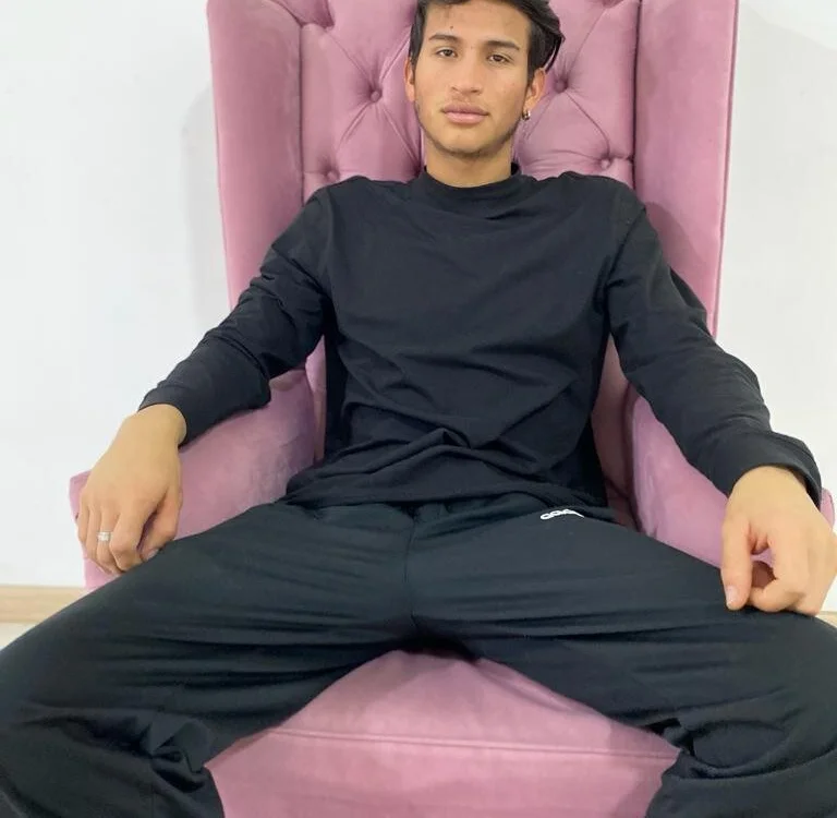 luis_chacon's Offline XXX Chat