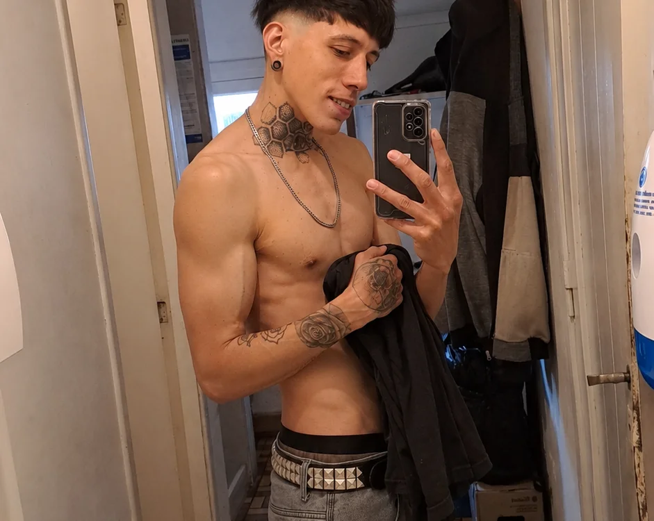suckmydickarg's Offline XXX Chat
