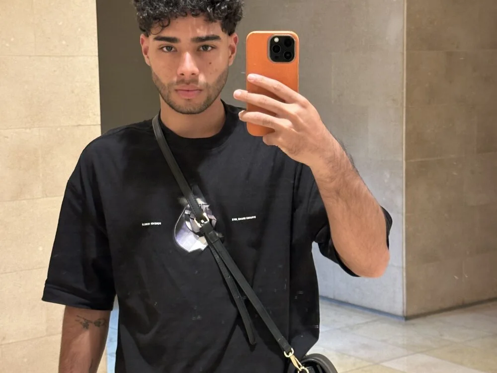 its_alejandro27 Offline XXX-chat