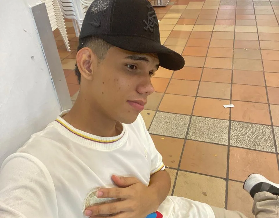 دردشة AnthonyRosz الجنسية دون اتصال