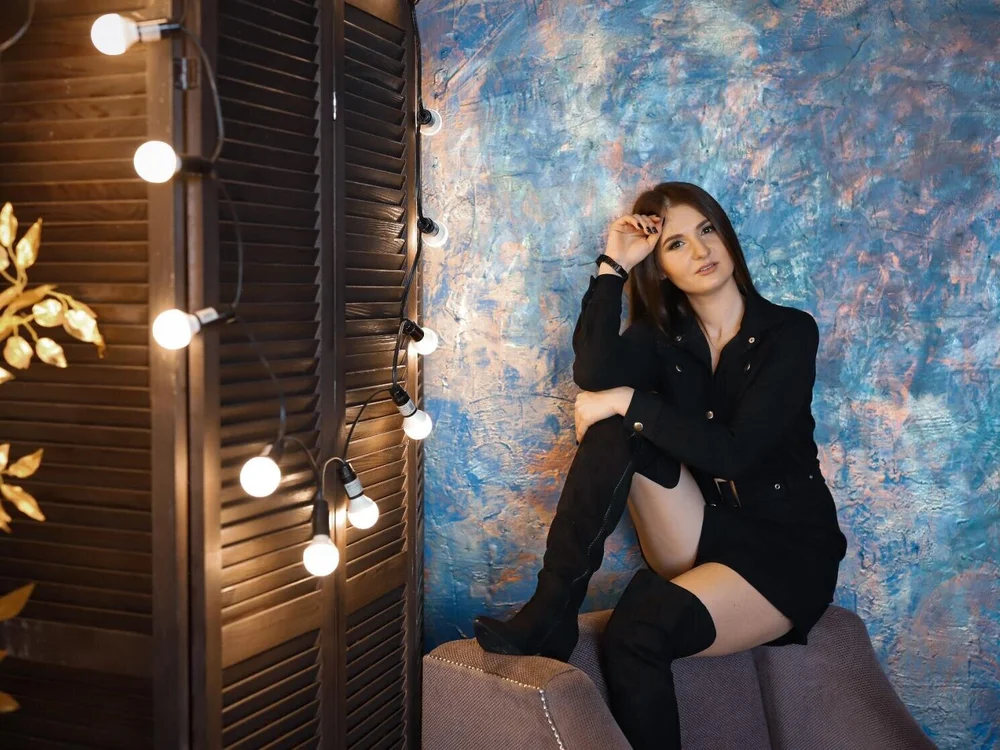 MirabelCorynne offline chatrum