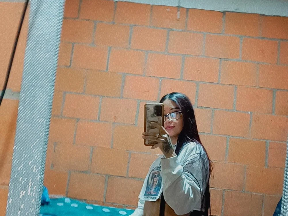 damariss12's Offline XXX Chat