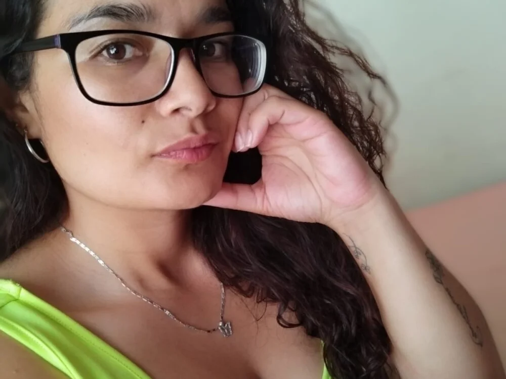 Rose_Thompson1 offline XXX-chat