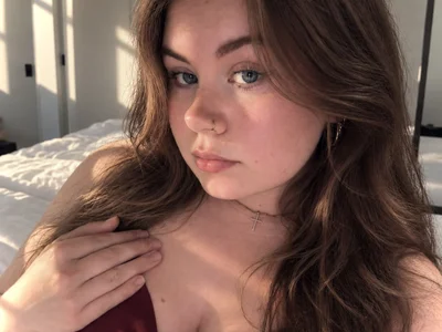 ItsLittleLola - big tits brunettes