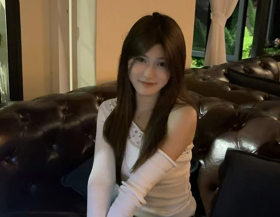 AngelWings_'s Offline XXX Chat