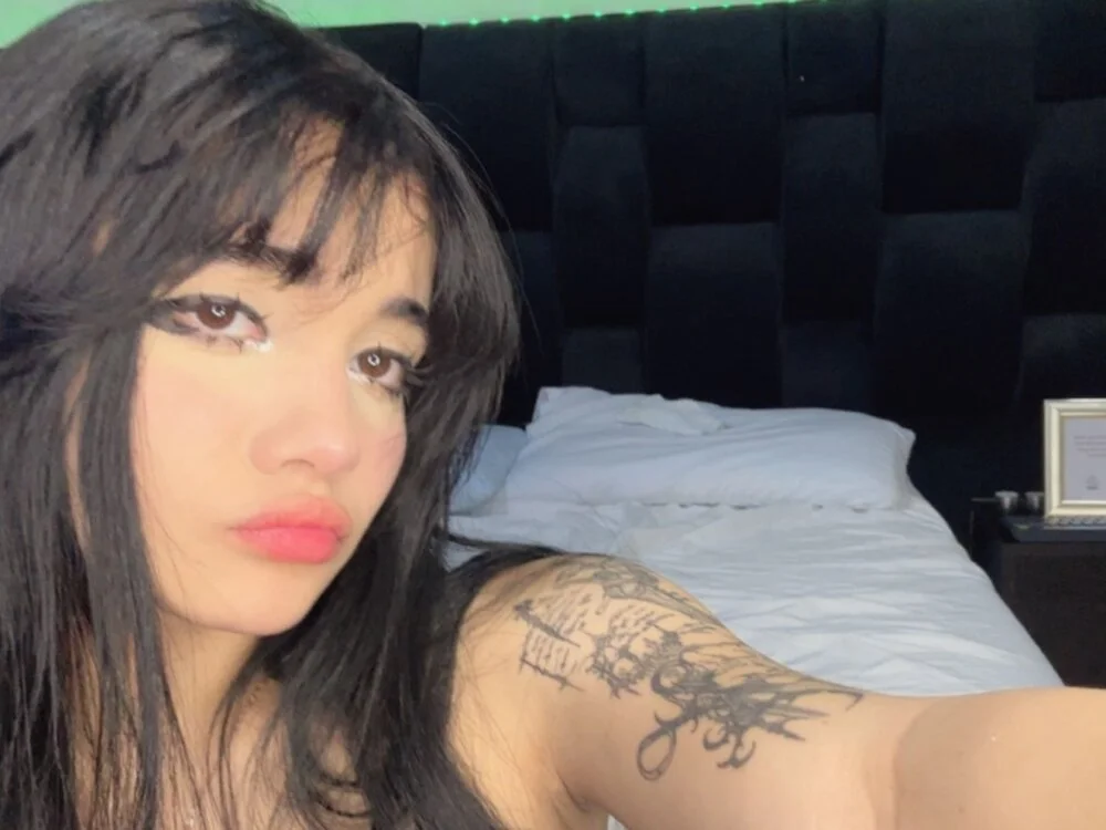 Darky_Doll élő XXX-chatje