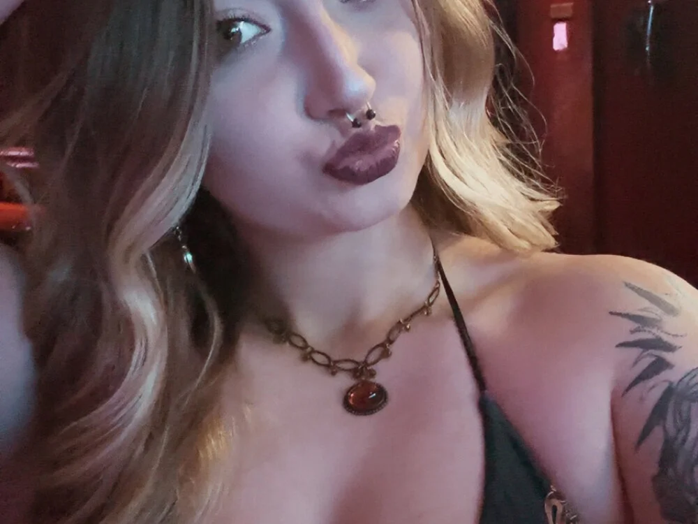 rosaleejaden's Offline XXX Chat