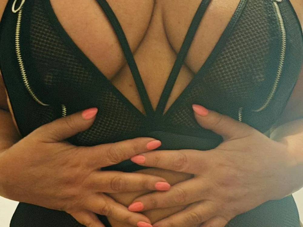 CurvyCougarCleo offline chatrum