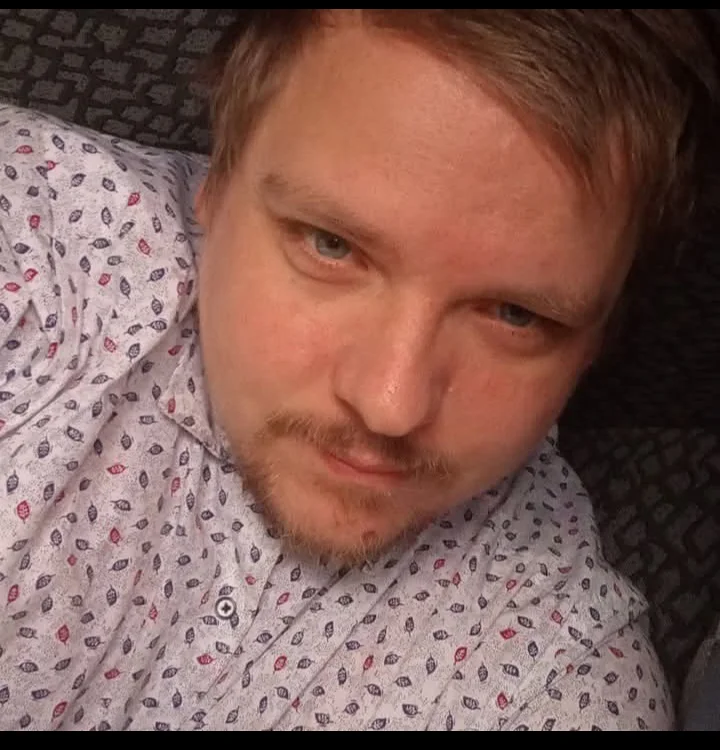 adamadam198 offline chatrum