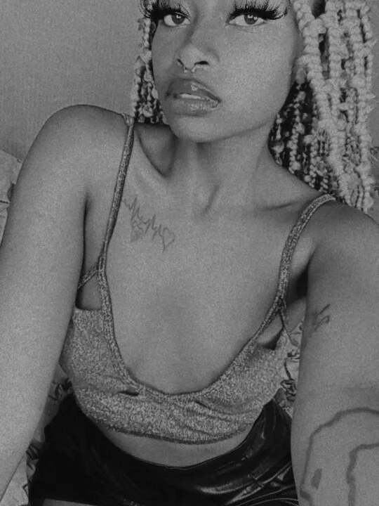 naked__ Adlı Modelin Çevrimdışı XXX Sohbeti