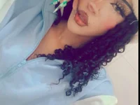 dolly_boob élő XXX-chatje