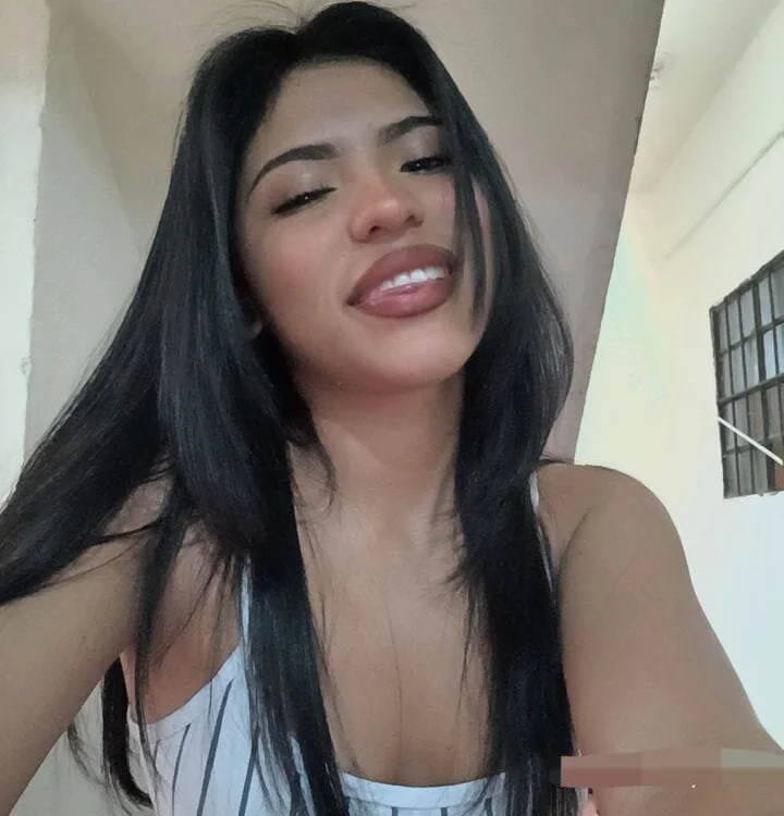 samantha_r__ Offline XXX-Chat