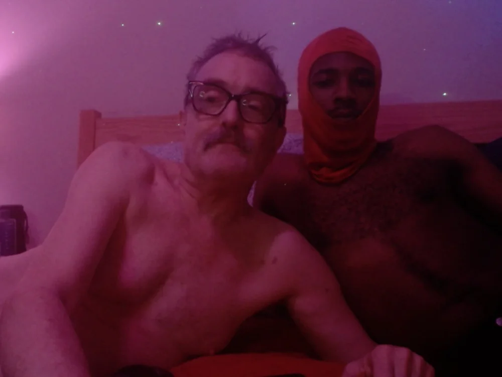 Chatroom XXX hors ligne de KinkyStacheDaddy