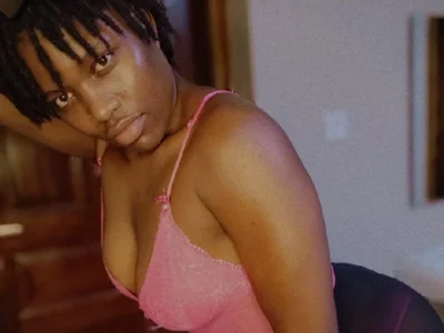 Melanin_moon - Girl 