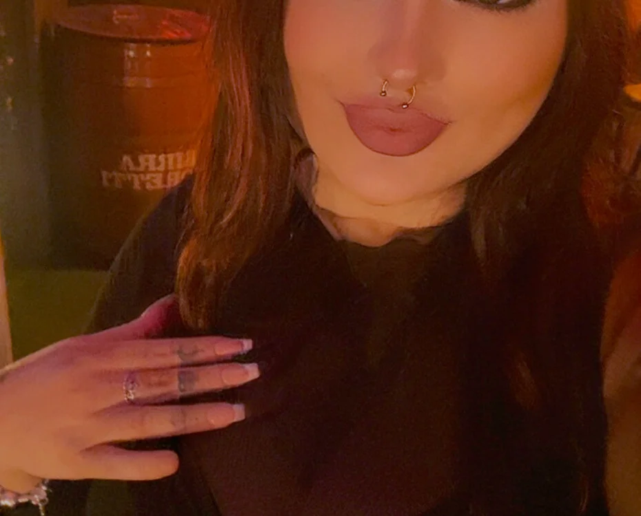 miamelt Obrolan XXX Offline