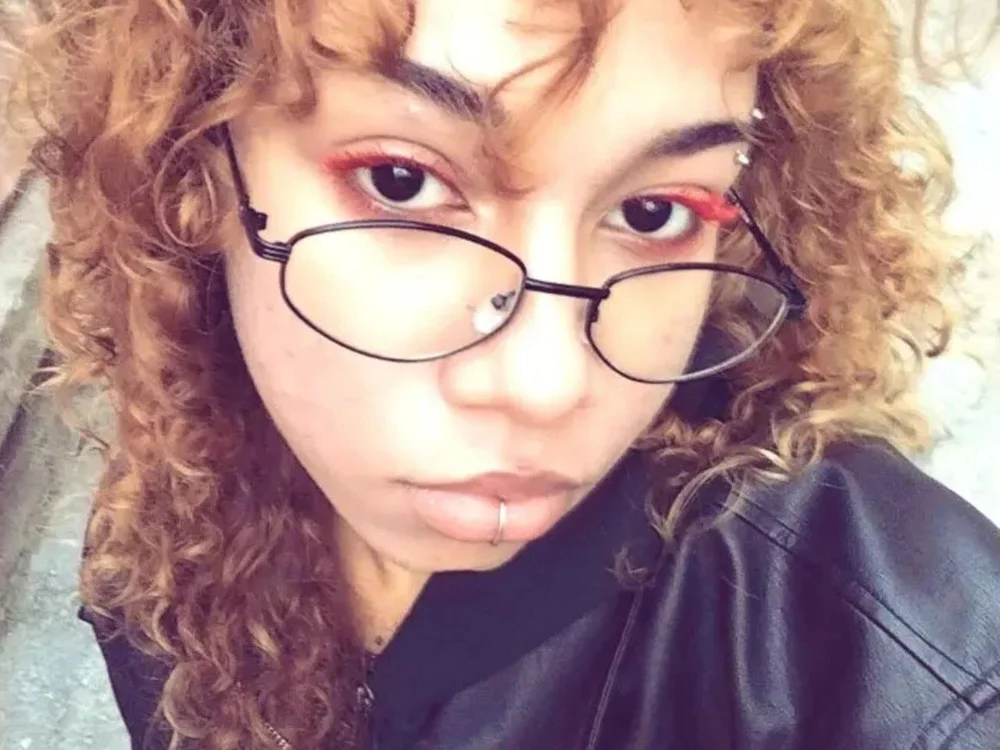 Alisha_Jenn's Offline Chat Room
