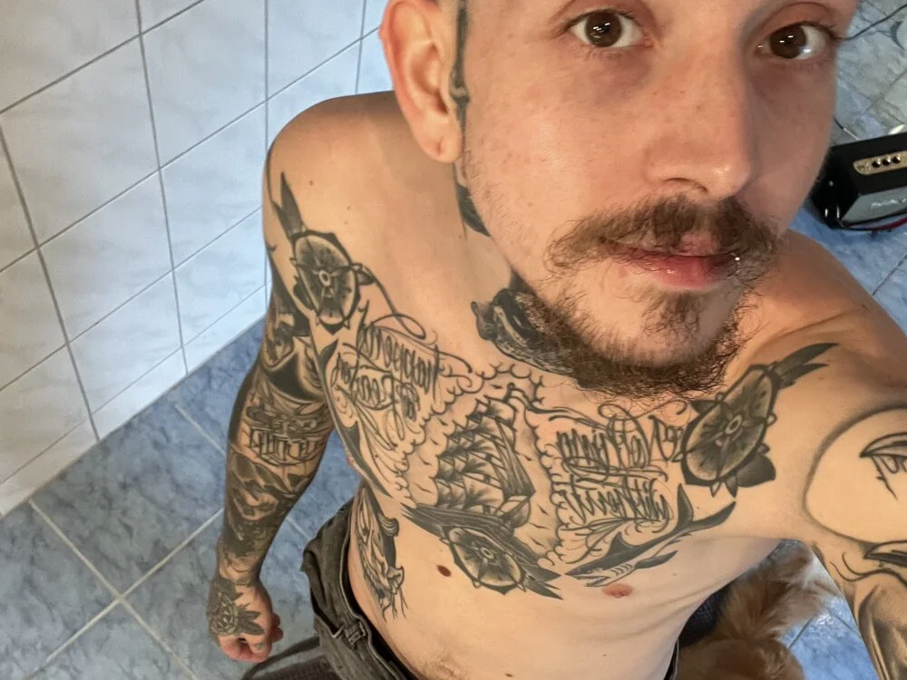 buttelz94 Offline XXX-Chat