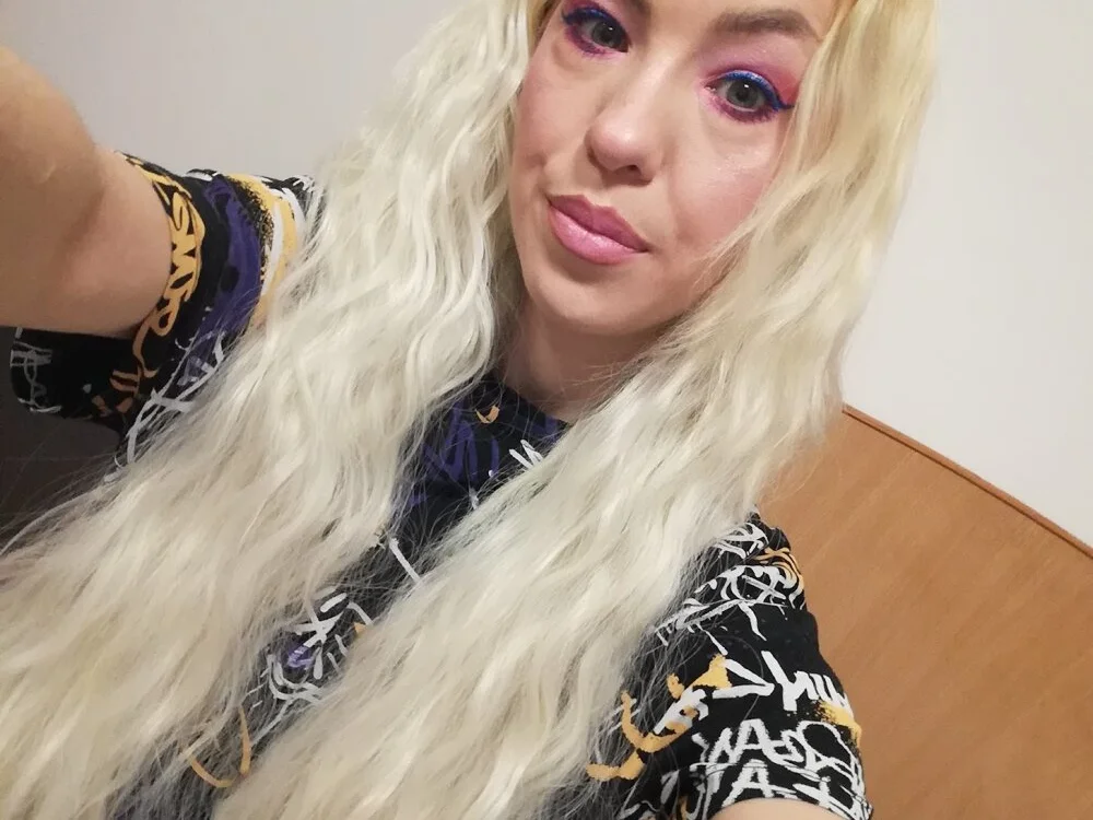 MessyBitch2 offline XXX-chat