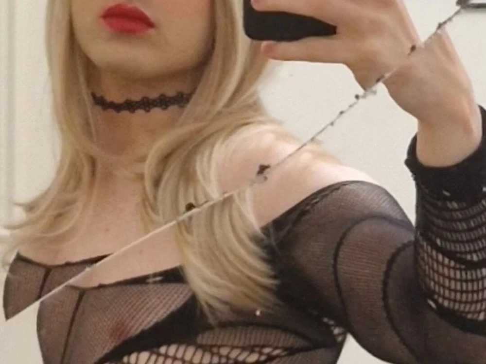 bimbodoll888's Offline Chat Room