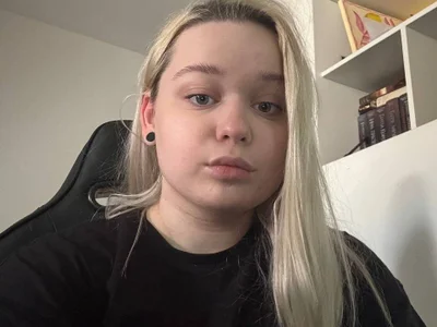KittoReuner Female Smoke Cam Naked
