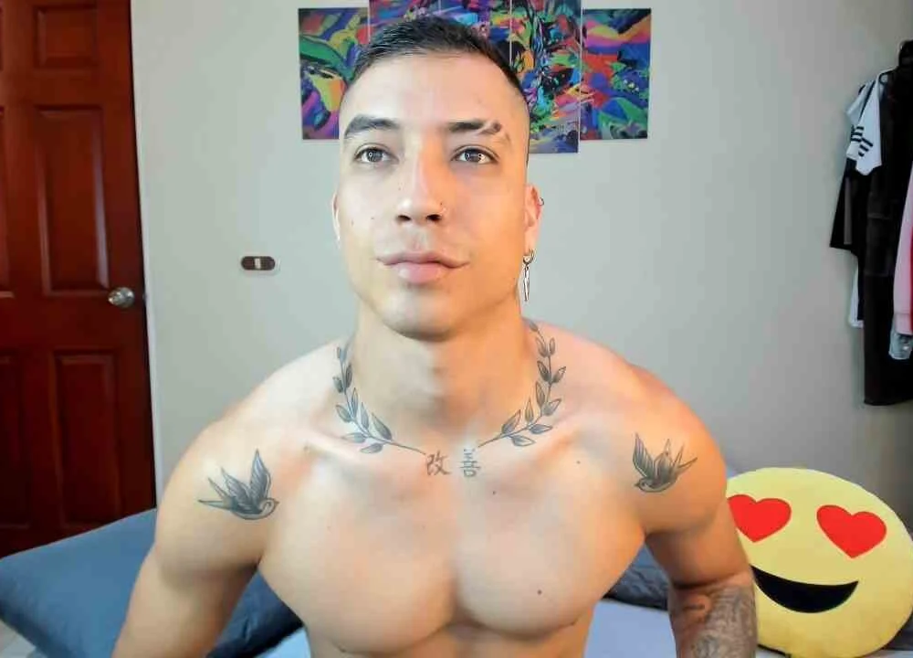danielmtnezl08's Offline Chat Room