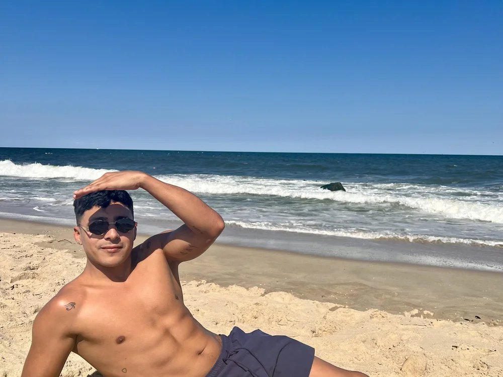fuckerdecolombia's Offline XXX Chat