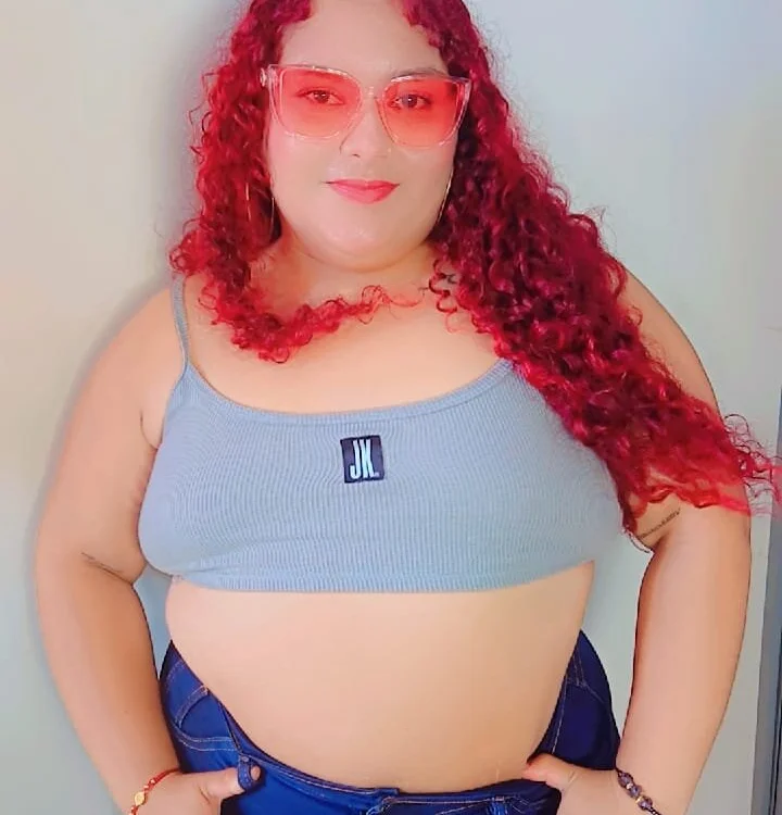 Estefania23's Offline Chat Room