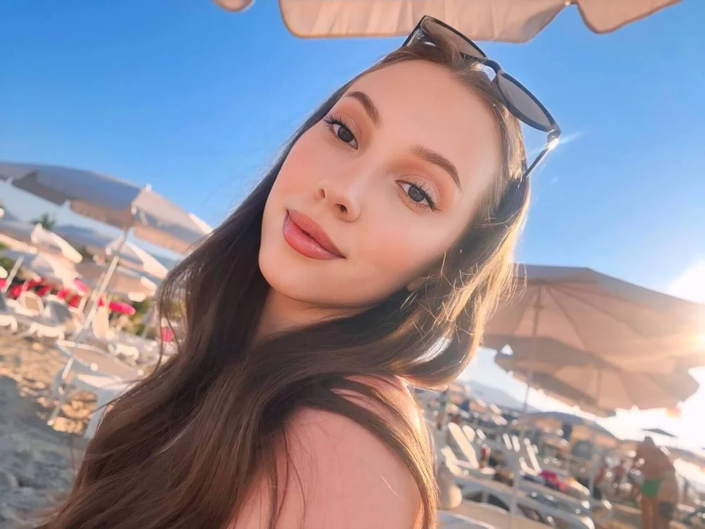 AdellaFeil's Offline Chat Room