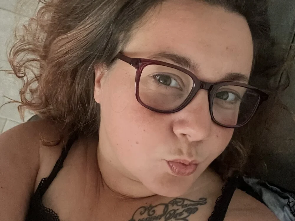 Chat +18 off-line de curvybunnyyoung