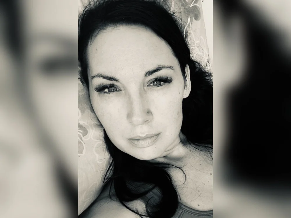 isabellaWolf's Offline XXX Chat