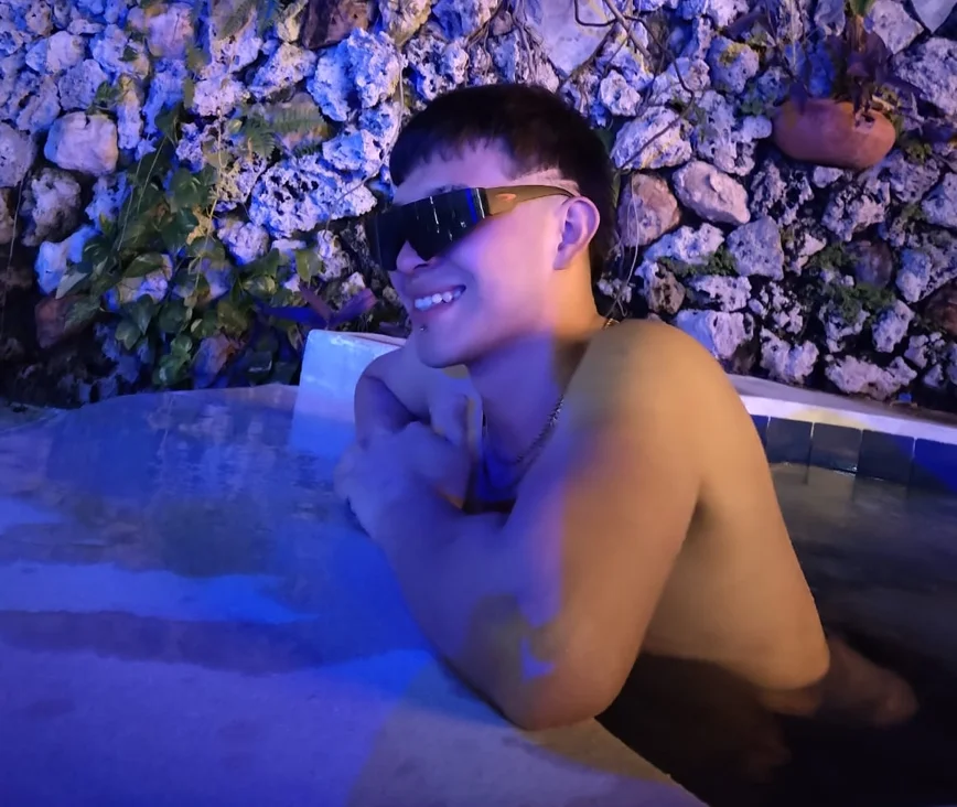 Offline XXX chat modela Noah_Morphy