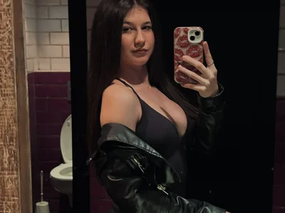 Kaatiiaa Female Newmiddlepricedprivates Cam Nude