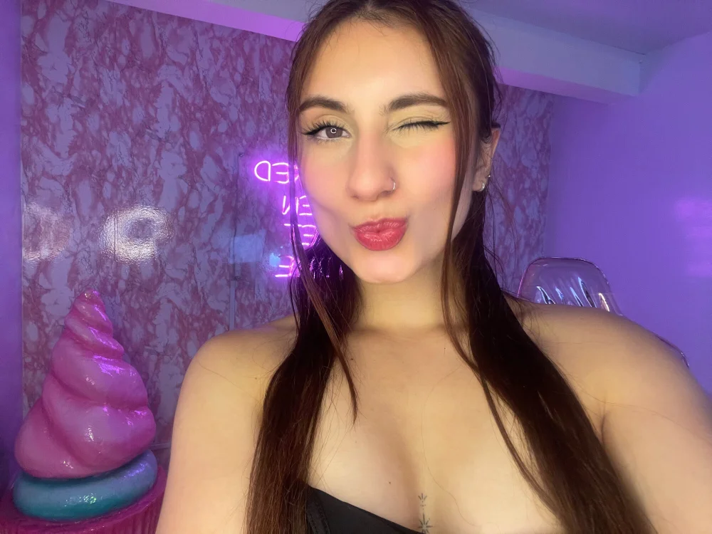 Meganfoxy_ch's Offline Chat Room