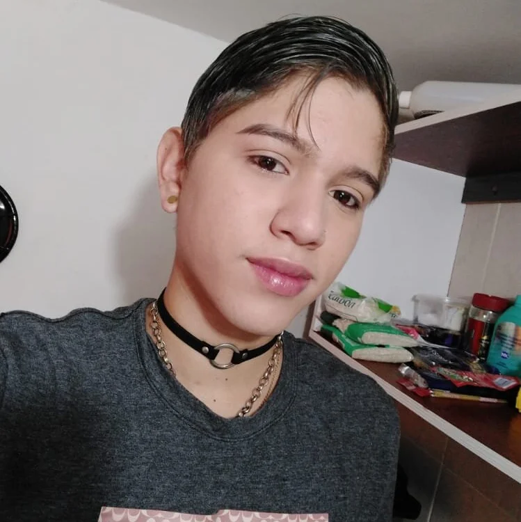 Edward_Santos' Offline Chat Room