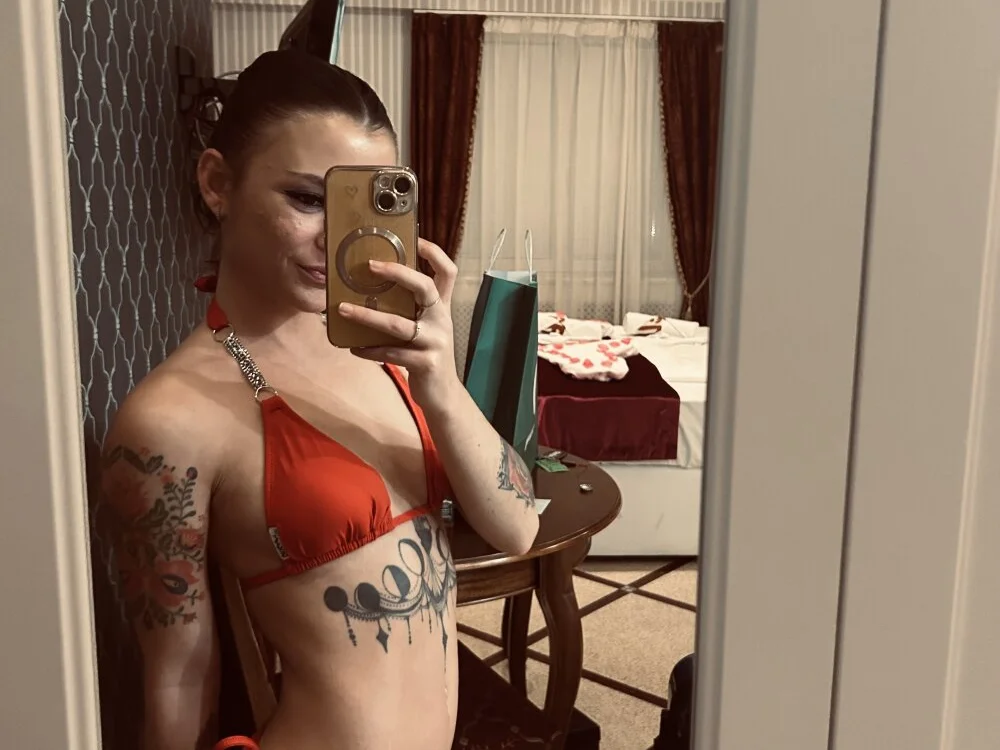 alwayshornyvivi Offline XXX Chat