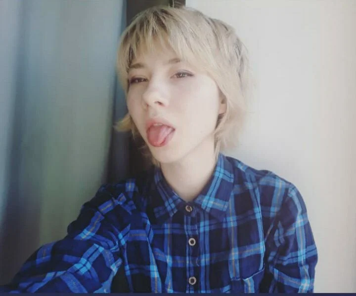 Miss_Adel's Offline XXX Chat