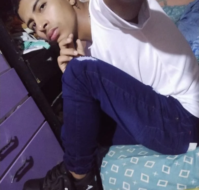 Offline XXX chat Latins_boysxxx