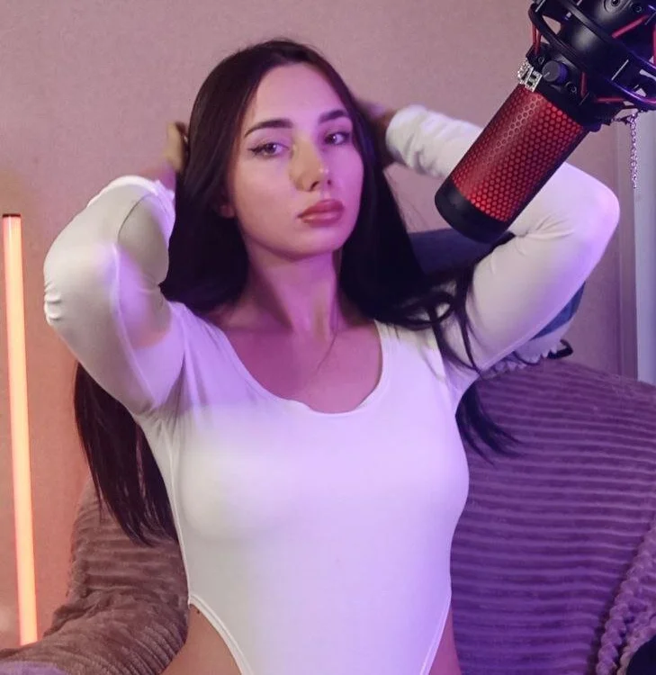 Ann_divine's Offline Chat Room