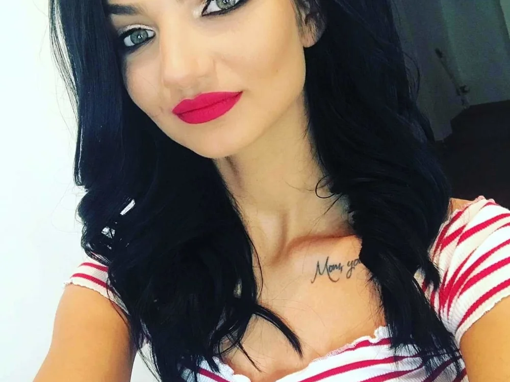 BellaReid's Offline Chat Room