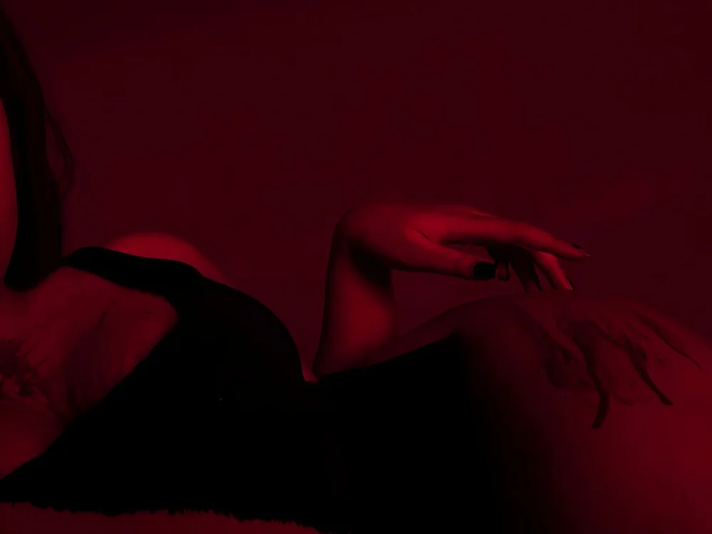 Estherkimi Adlı Modelin Çevrimdışı Sohbet Odası